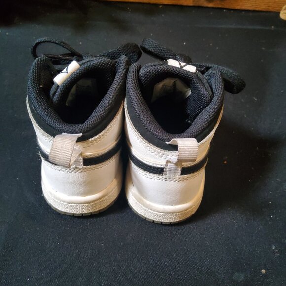 Jordans toddler size 7 - Picture 2 of 5